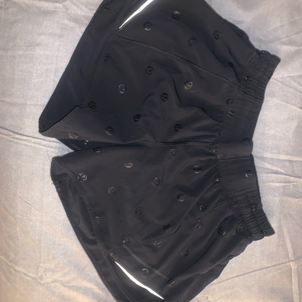 Size 6 Tall. LuluLemon Hotty Hot short. Rare color